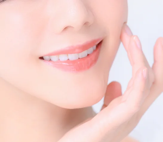 ホワイトニングで自然な白い歯を実現